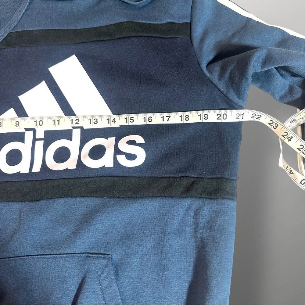 Adidas Men’s Navy Blue Hoodie Sz M Logo Front 3 Stripes Sleeve Kangaroo Pocket - Picture 4 of 8